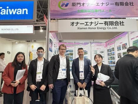 Цветови трешње цветају у Јапану, враћају се са почастима